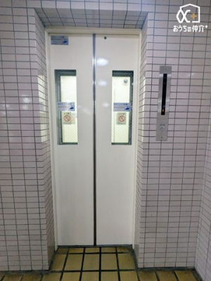 ���̑� �}���V�������̃G���x�[�^�[�̗l�q�ł��B���q�l��A��Ă̂��o������v���ו����^�ԍۂɂ��֗��ł��B