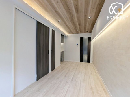 ���r���O ����������̑傫�ȑ����炽���Ղ�z�����������ޖ��邢���r���O�B�Ƒ��c���⃊���b�N�X�^�C���ɍœK�ȊJ�������ӂ���Ԃł��B
