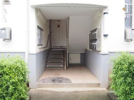 �G���g�����X �G���x�[�^�[���̕����ׁ̈A�K�i�̏�艺�肪�C�ɂȂ�_�ł�����������1�K�̈׍ЊQ���ɂ����S�̊K�w�ł�