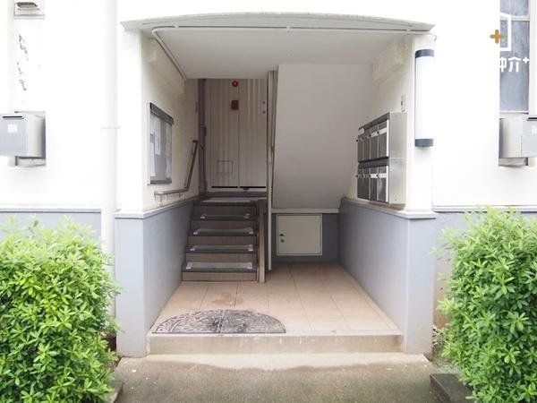 �G���g�����X �G���x�[�^�[���̕����ׁ̈A�K�i�̏�艺�肪�C�ɂȂ�_�ł�����������1�K�̈׍ЊQ���ɂ����S�̊K�w�ł�