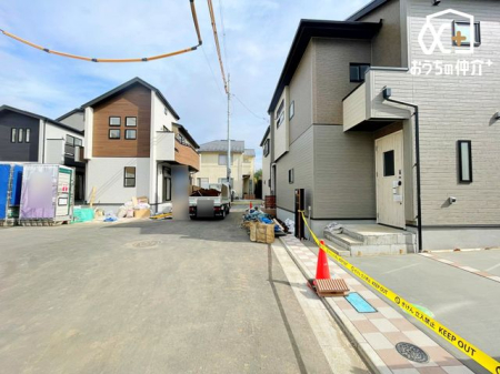 ���̑� ������悤�Ȑ��w�i�ɁA���z�̉��b�𑶕��Ɏ󂯂�B�L�т₩�ŊJ���I�Ȓ��]�ƁA�����Ղ�ƍ~�蒍���z���ɁA�����ɏZ�܂��ґ�������Ǝ������Ē����܂��B