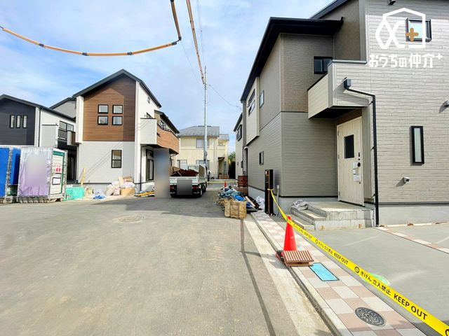 ���̑� ������悤�Ȑ��w�i�ɁA���z�̉��b�𑶕��Ɏ󂯂�B�L�т₩�ŊJ���I�Ȓ��]�ƁA�����Ղ�ƍ~�蒍���z���ɁA�����ɏZ�܂��ґ�������Ǝ������Ē����܂��B