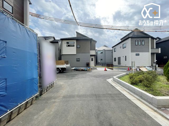 ���̑� ������悤�Ȑ��w�i�ɁA���z�̉��b�𑶕��Ɏ󂯂�B�L�т₩�ŊJ���I�Ȓ��]�ƁA�����Ղ�ƍ~�蒍���z���ɁA�����ɏZ�܂��ґ�������Ǝ������Ē����܂��B
