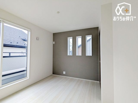 �q������ �q�������ɃI�X�X����5.56���m���̗l�q�B�傫�߂̃N���[�[�b�g���t���Ă��邽�߁A���q�l�̕׋�����E�ߗޓ����֗��Ɏ��[�\�ł��B