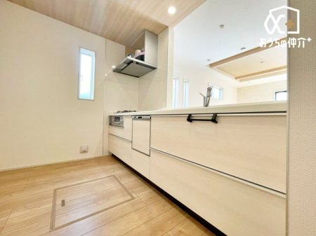 �L�b�`�� �`Kitchen�` �@�\���ƃf�U�C���������˔������g������̂悢�V�X�e���L�b�`���A���r���O�Ƃ̈�̊����l������A��������Ԃ��������܂��B