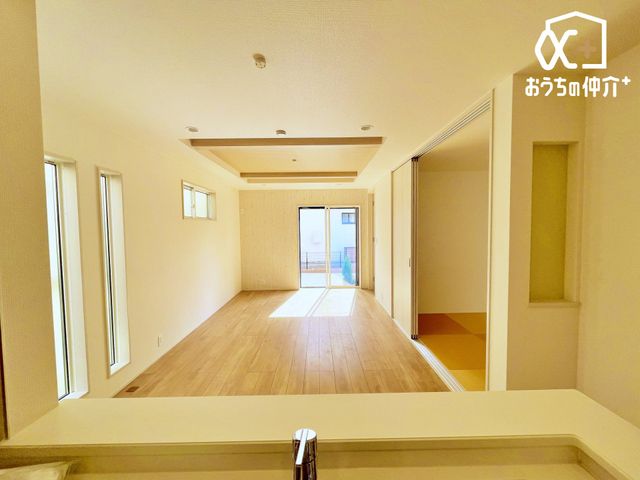 �L�b�`�� �������Ȃ��炲�Ƒ��̂��炪�����L�b�`���ł��B�����������q�l�̗l�q���킩��̂ŁA���S���Ă������Ɏ��g��ł��������܂��B�������΂ɂ��邩���b�����R�ƒe�݂܂��B