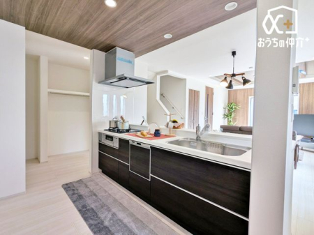 �L�b�`�� �������Ȃ��炲�Ƒ��̂��炪�����L�b�`���ł��B�����������q�l�̗l�q���킩��̂ŁA���S���Ă������Ɏ��g��ł��������܂��B�������΂ɂ��邩���b�����R�ƒe�݂܂��B