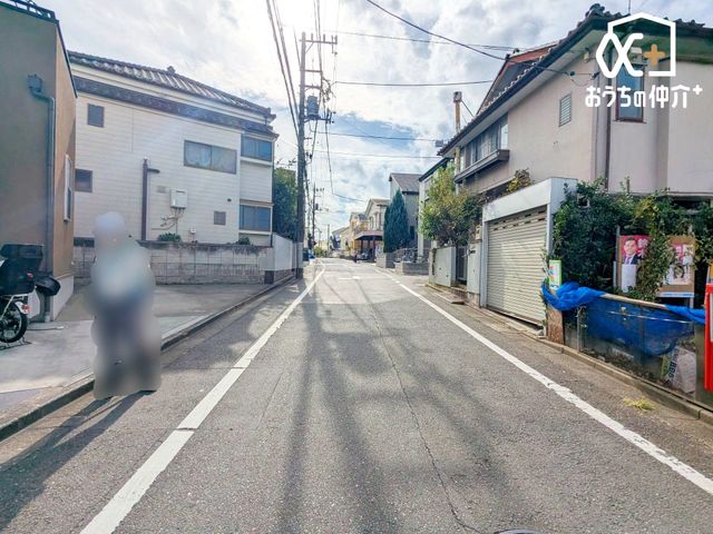 ���̑� ������悤�Ȑ��w�i�ɁA���z�̉��b�𑶕��Ɏ󂯂�B�L�т₩�ŊJ���I�Ȓ��]�ƁA�����Ղ�ƍ~�蒍���z���ɁA�����ɏZ�܂��ґ�������Ǝ������Ē����܂��B