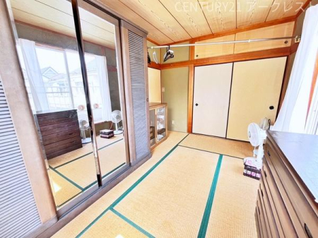 a `Japanese Room`
LXƂáA邭łԂłB