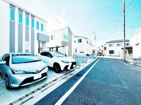  カースペースは並列2台可能です。