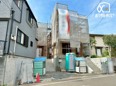 現地外観写真 車通りの少ない落ち着いた環境。お車の出し入れも落ち着いて行えます！ゆったりとした住環境ですので、是非一度足を運ばれて現地をお確かめください。