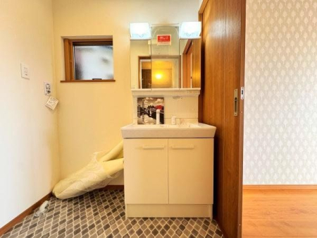 洗面台・洗面所 ～Wash room～大きな洗面　家族みんなが毎日使う洗面室。忙しい朝には使いやすい洗面で、ステキな一日のスタートをきりましょう。イプの洗面化粧台