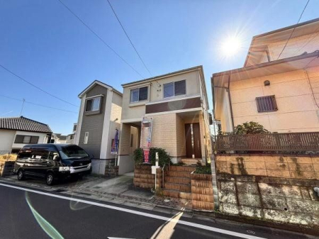 現地外観写真 車通りの少ない落ち着いた住環境
