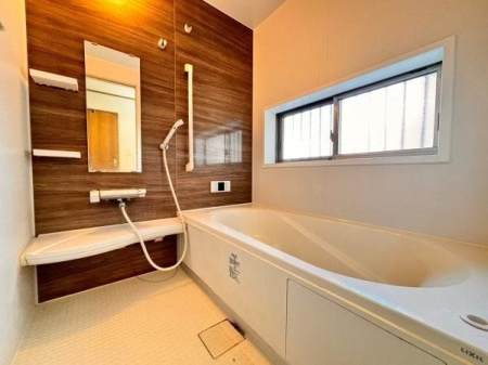 浴室 バスルームでリラックスバスタイム。バスタブにつかって寛ぎながら心と体をリフレッシュ！