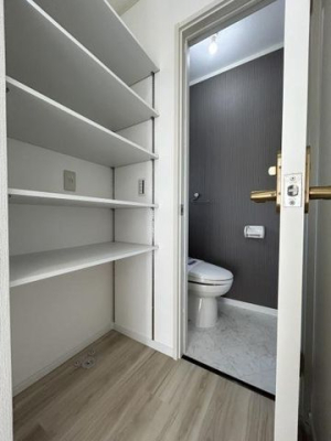 その他 2階トイレ横の可動棚