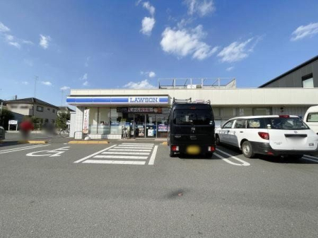 周辺環境 ローソン　中里３丁目店 徒歩12分。清瀬駅北口から徒歩約17分。大型車駐車可能 930m