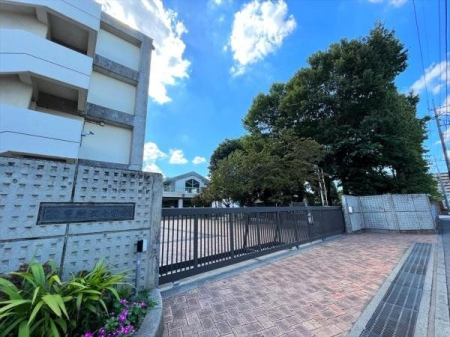 周辺環境 所沢市立東所沢小学校 徒歩9分。武蔵野線「東所沢駅」が最寄りの小学校でございます。ご近所の評判も良いです！ 690m