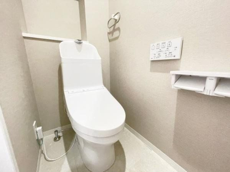 トイレ シンプルな内装のスッキリとしたトイレです