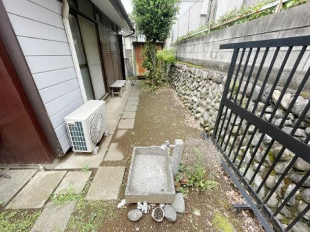その他 ガーデニングも楽しめる外水栓付きのお庭