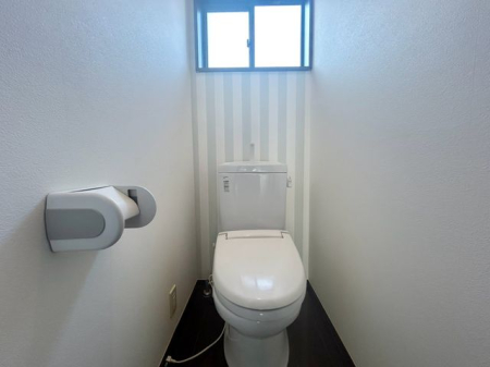 トイレ 小窓のある2階のトイレです
