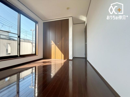 寝室 バルコニーに面しているお部屋です。