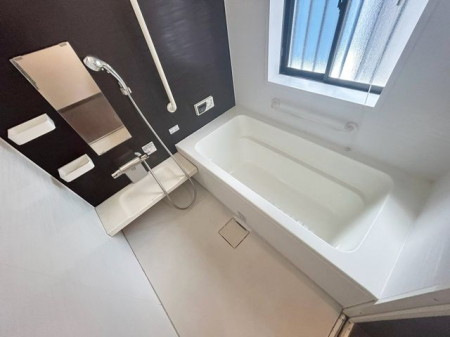 浴室 ～・～Bath～・～バスルームでリラックスバスタイム。バスタブにつかって寛ぎながら心と体をリフレッシュ。一日の疲れを癒してくれる癒しのバスルームです。