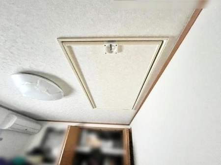 収納 小屋裏収納への入口