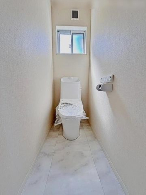 トイレ 温水洗浄機能付きトイレです