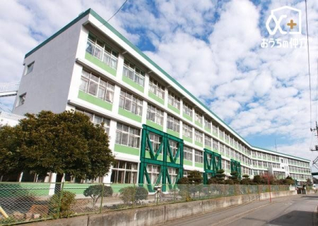 周辺環境 飯能市立加治中学校 徒歩22分。お子様も安心して通えます。 1730m