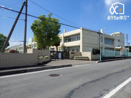 周辺環境 飯能市立加治小学校 徒歩9分。お子様も安心して通えます。 660m