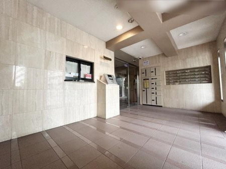 その他 落ち着いた雰囲気の広々としたロビー