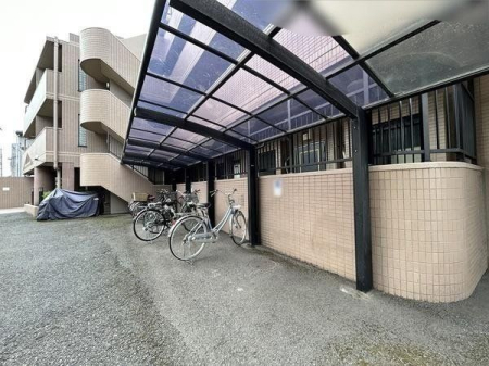 その他 屋根付きの駐輪場です