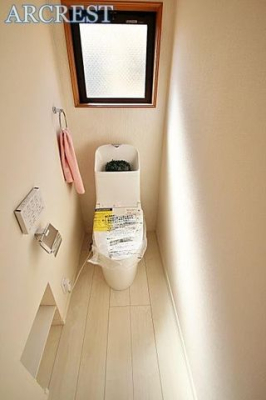 トイレ 2階の温水洗浄便座付トイレです