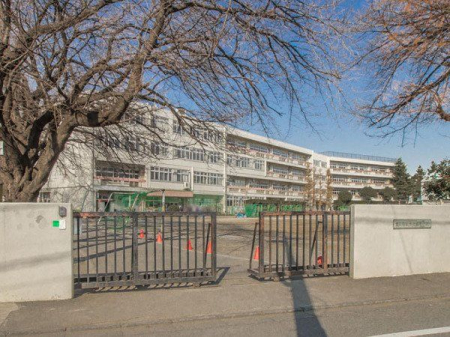 周辺環境 東久留米市立南中学校 徒歩7分。生徒数：483人(2023年度)周辺はひばりヶ丘団地・落合川や南沢湧水地など、穏やかな環境に位置しています。 510m