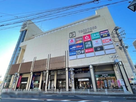 周辺環境 TOCOTOCO　SQUARE　所沢 徒歩8分。100円ショップや家具店、スーパーもある大型ショッピングセンターです。 570m