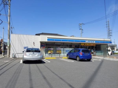 周辺環境 ローソン 飯能川寺店 徒歩8分。駐車場も広々なコンビニエンスストア 610m