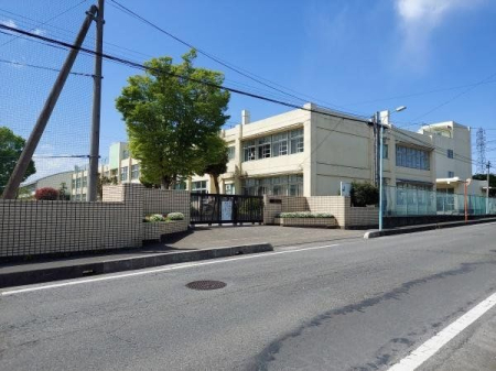 周辺環境 飯能市立加治小学校 徒歩11分。お子様も安心して通えます。 850m