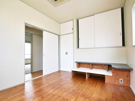 その他内観 収納が豊富な主寝室