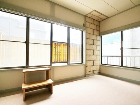 子供部屋 バルコニーに面した明るい子供部屋