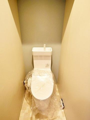 トイレ 2階の温水洗浄便座付トイレです