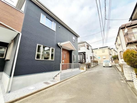 現地外観写真 車通りの少ない前面道路