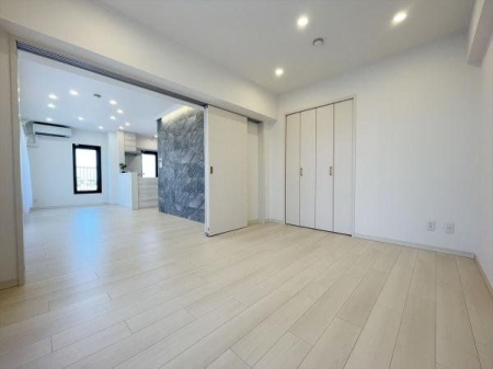 その他内観 リビング横の洋室