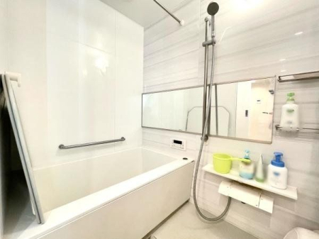 浴室 ～・～Bath～・～バスルームでリラックスバスタイム。バスタブにつかって寛ぎながら心と体をリフレッシュ。一日の疲れを癒してくれる癒しのバスルームです。