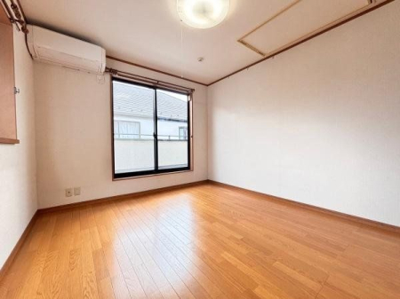 その他内観 グルニエ付き洋室の様子