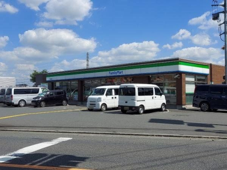 周辺環境 ファミリーマート 川越今福店 徒歩12分。駐車場が広く、車での来店も可能です 950m