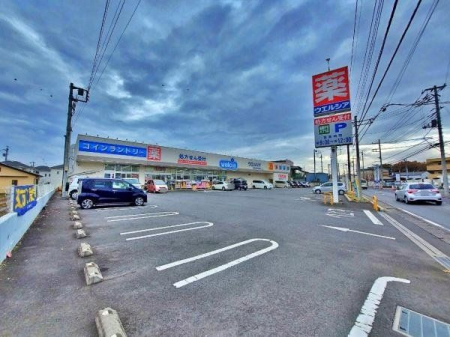 周辺環境 ウエルシア川越中台元町店 徒歩16分。駐車場が広く、車での来店も可能です。 1260m