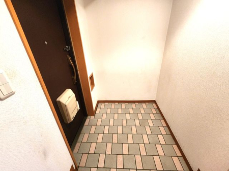 玄関 -