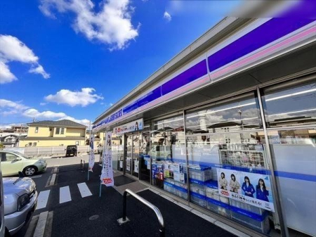 周辺環境 ローソン　鶴瀬西店 徒歩5分。 360m