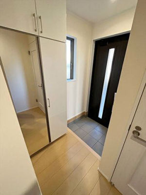 玄関 収納力豊富な玄関です。