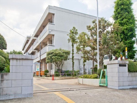 周辺環境 徒歩4分。所沢市立中央小学校 250m